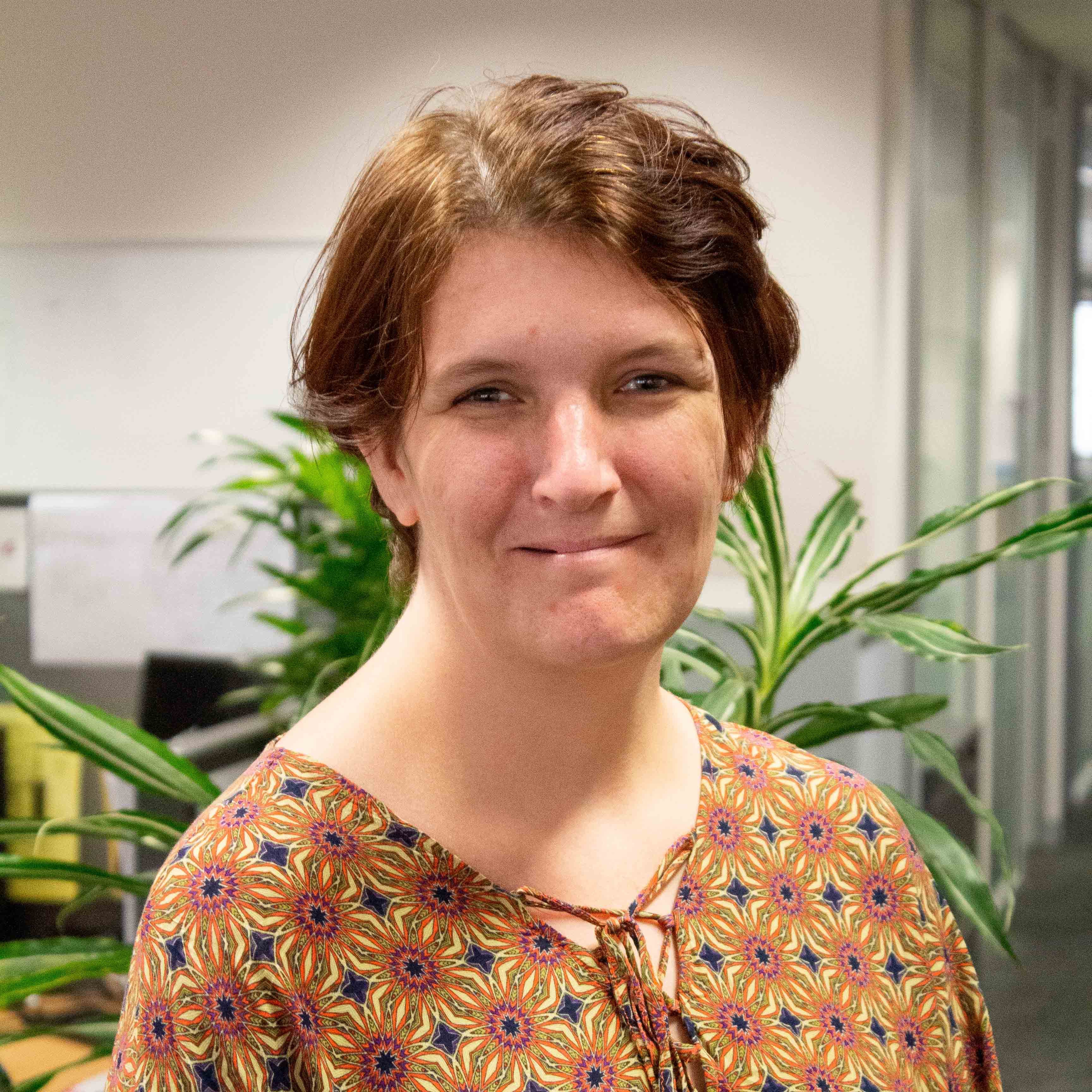 Photo headshot of Roz Hennesy