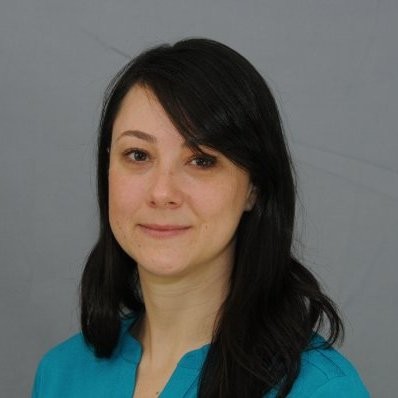 Headshot of Dr Livia Carvalho