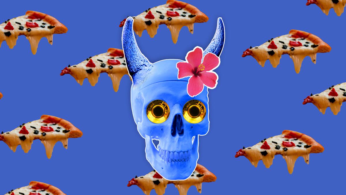 Skull with horns and trumpets for eyes, a tropical flower behind its ear. Melting pizzas form a pattern in the background. 