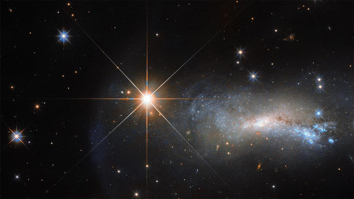 Stars against dark sky 