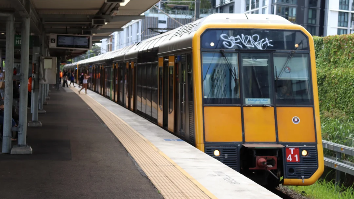 Photo of a Tangara Train about to pull out of Wollo Creek station